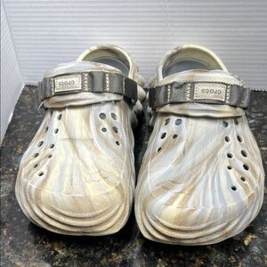 CROCS Men’s Marble-Effect Clog in Beige and Light Gray